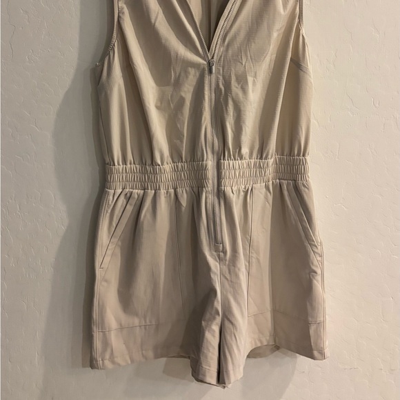 Athleta Beige Sleeveless Jumpsuit. Tan. Size Small - Picture 7 of 8